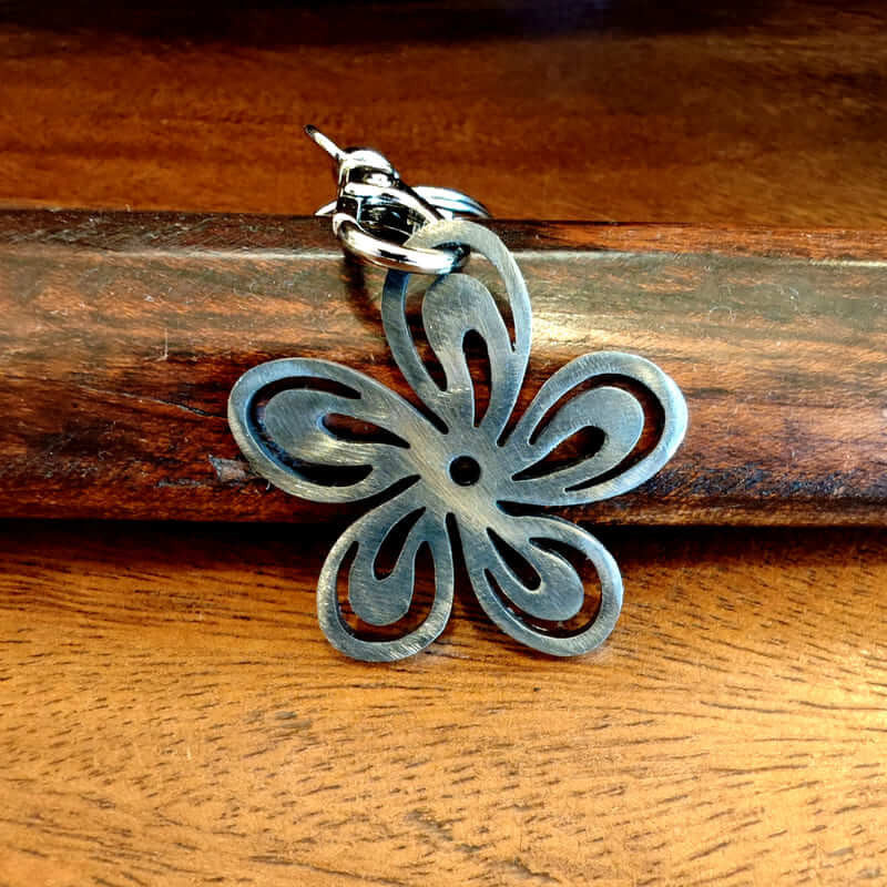 Porte clé inox brossé fleur de tiaré