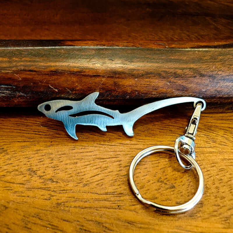 Porte clé inox brossé requin renard